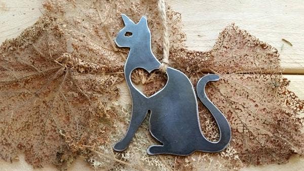 Cat Raw Steel Metal Ornament with Heart Pet Gift